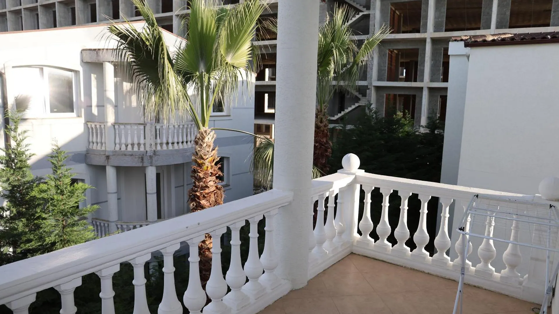 Villa Del Sol Golem